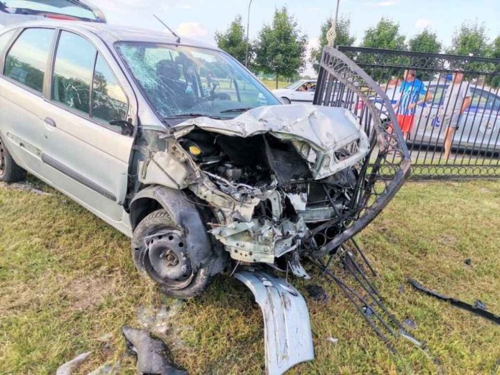 Пьяный житель Бреста снес забор стадиона в Каменце