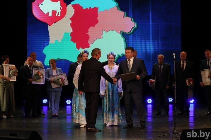 В Брестской области чествовали районы и организации, занесенные на Доску почета, а также лауреатов звания «Человек года Брестчины»