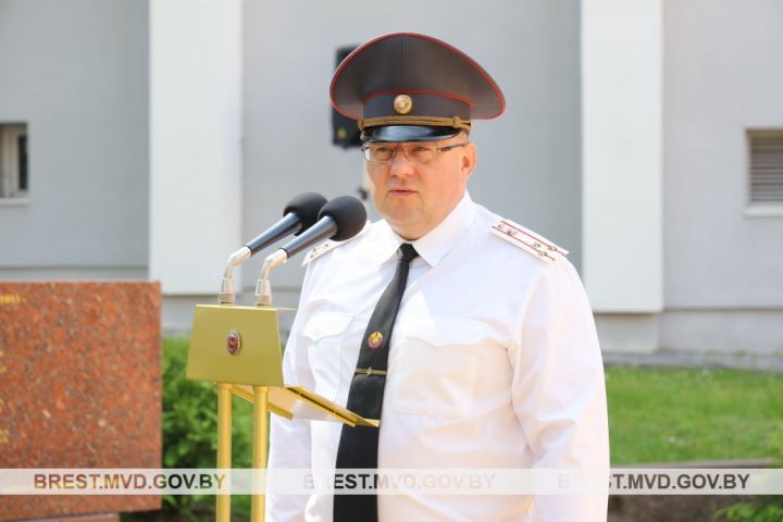 В Бресте вручили новые погоны офицерам милиции