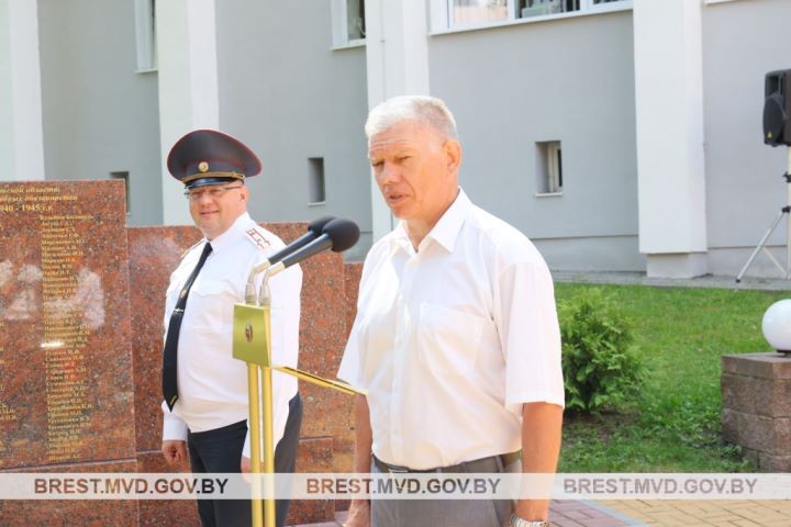 В Бресте вручили новые погоны офицерам милиции