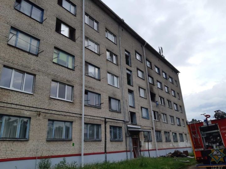 Зарядное устройство телефона могло стать причиной пожара в общежитии в Бресте