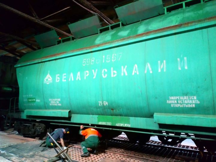 Белорусские сигареты нашли в поезде с удобрениями в Литве