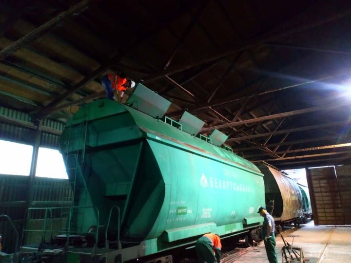 Белорусские сигареты нашли в поезде с удобрениями в Литве