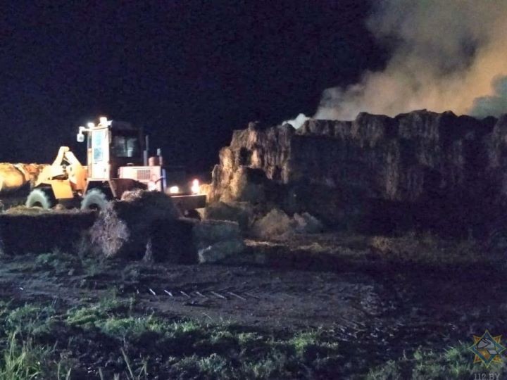 Ночью в Каменецком районе сгорело 15 тонн соломы