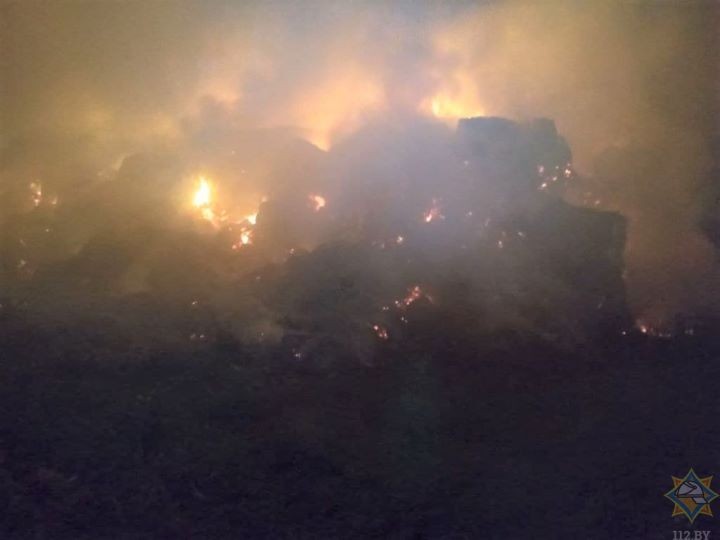 Ночью в Каменецком районе сгорело 15 тонн соломы