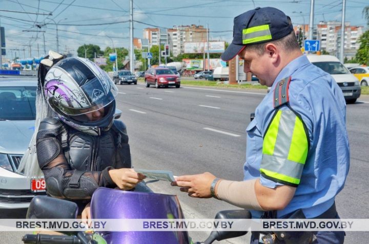 В Бресте инспекторы ГАИ проверили, как водители мототранспорта ведут себя на дороге