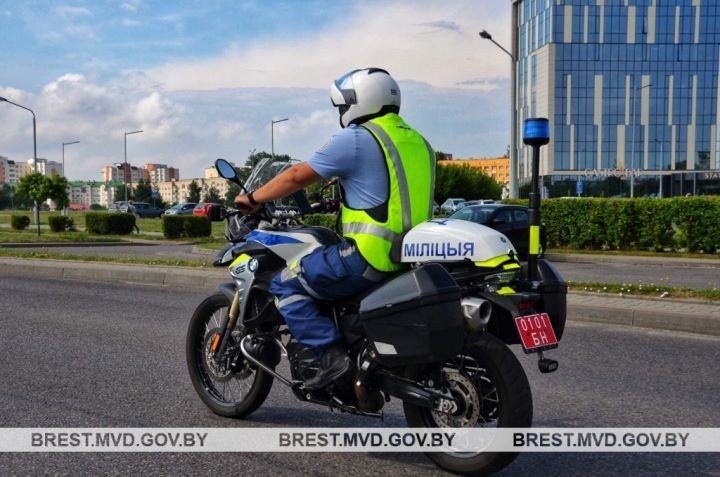 В Бресте инспекторы ГАИ проверили, как водители мототранспорта ведут себя на дороге