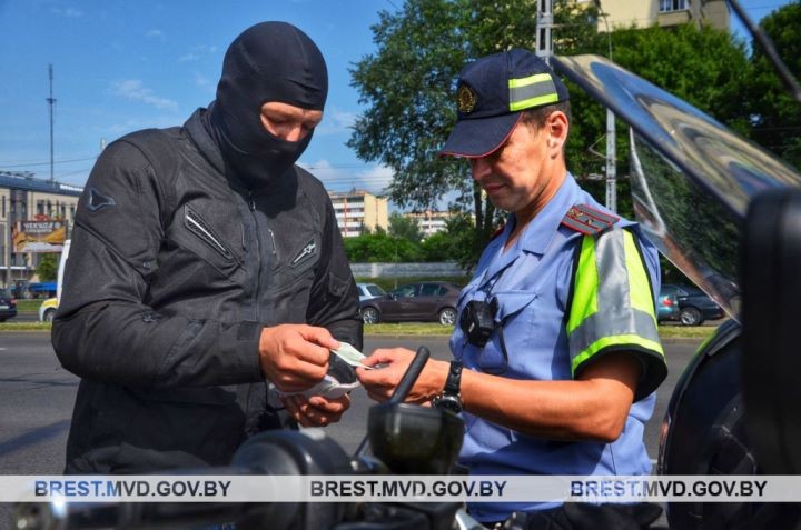 В Бресте инспекторы ГАИ проверили, как водители мототранспорта ведут себя на дороге