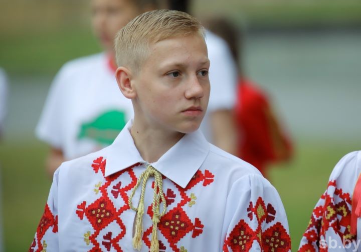 В Бресте ярким молодежным флешмобом отметили «Дзень вышыванкі»