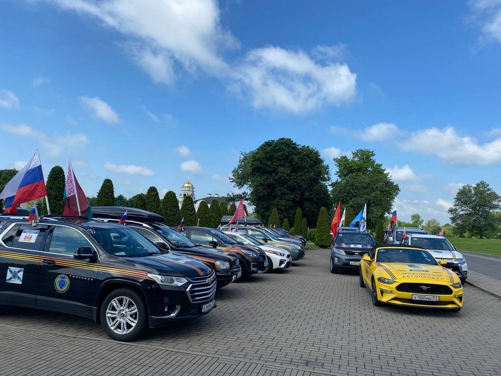 Более 2800 километров пути. В Бресте финишировал автопробег из российского Североморска