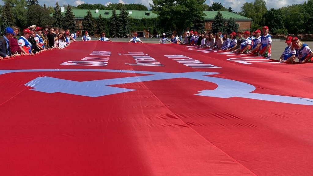 Более 2800 километров пути. В Бресте финишировал автопробег из российского Североморска