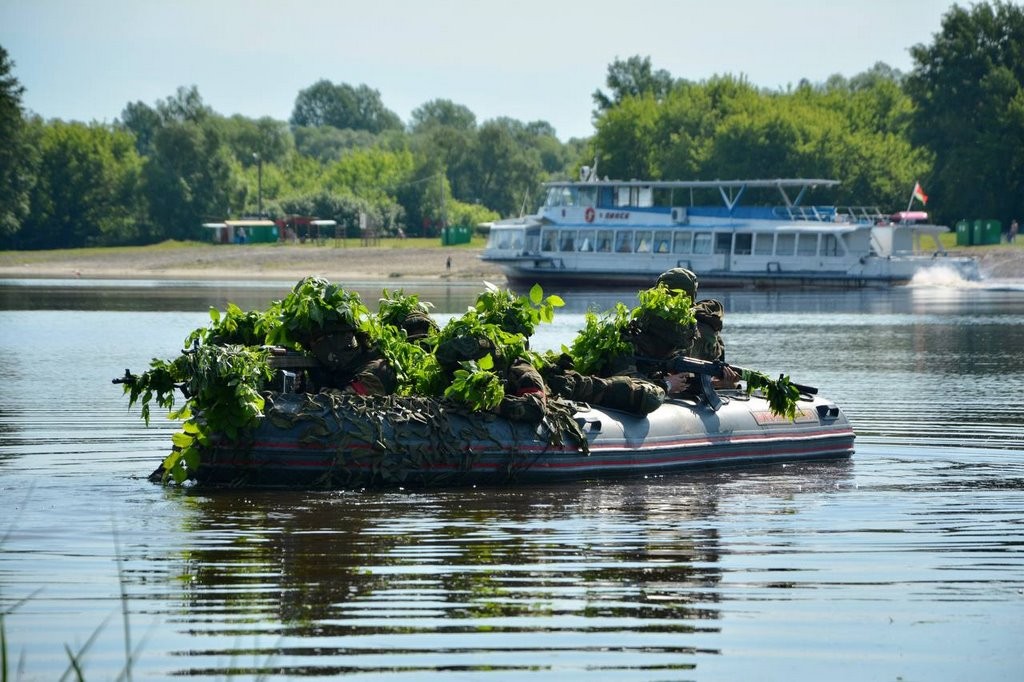 В Пинске с одним из десантно-штурмовых батальонов 38-й Брестской отдельной десантно-штурмовой бригады прошло контрольно-тактические занятие