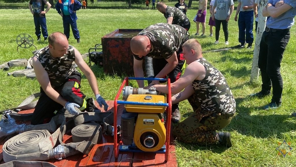 Соревнования санитарных и добровольных пожарных дружин прошло в Ивацевичах