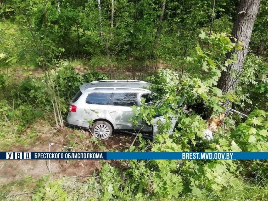 В Ганцевичском районе в ДТП травмированы две девочки. Водитель уснул за рулем
