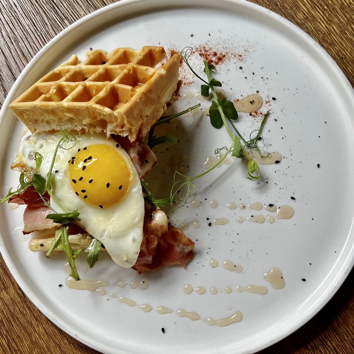 Невероятно вкусные фирменные вафли и кофе наивысшего качества. Двухэтажная кофейня «Таполі» по ул. 17 сентября приглашает брестчан в гости