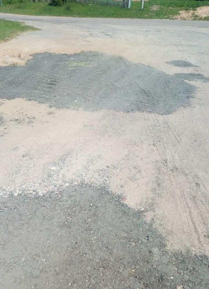 Жители деревни пожаловались на ямы в правильное место – и вот что получилось. Фото до и после
