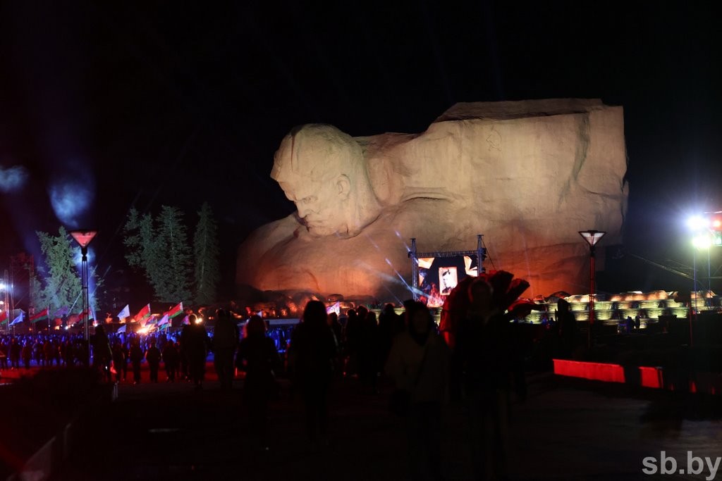 Здесь началась война. В Брестской крепости почтили память героев ВОВ