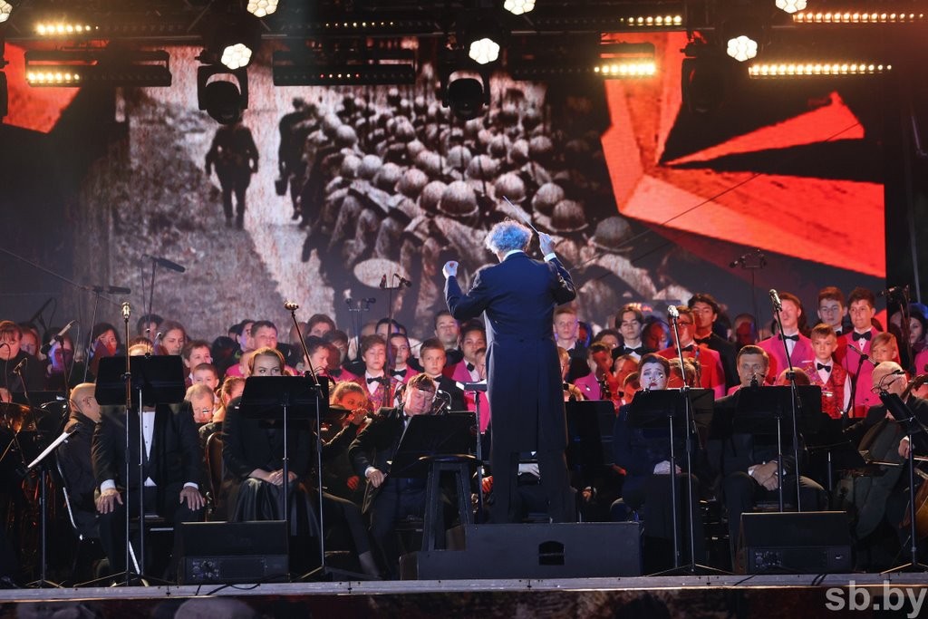 Здесь началась война. В Брестской крепости почтили память героев ВОВ