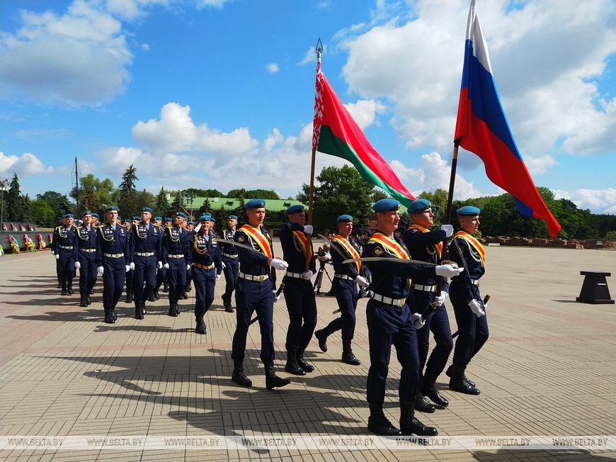 Частицу Вечного огня Брестской крепости передали в главный храм Вооруженных Сил России