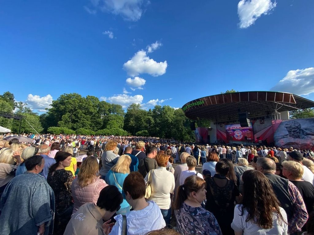 Около 6 тысяч человек пришли в брестский парк послушать «Хор Турецкого»