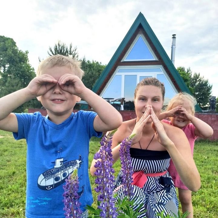 «Первым был вопрос: на что мы будем жить?» Как молодая семья с детьми обустроила себе жизнь в деревне