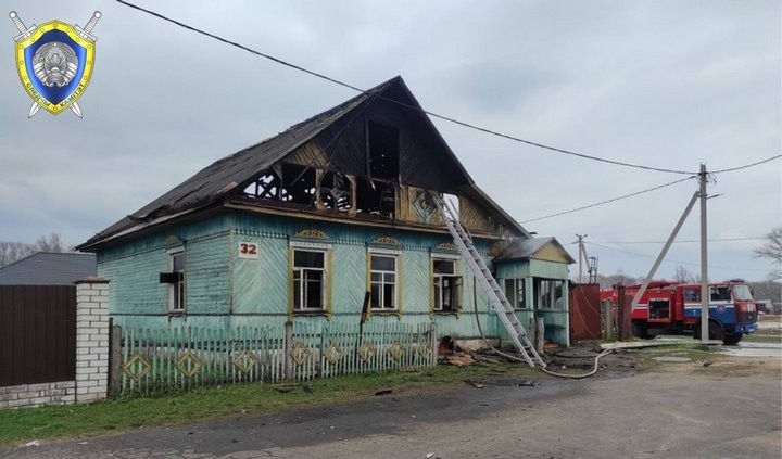 Разозлился, поджег обои. В Полоцке мужчина сжег дом, чтобы тот не достался брату
