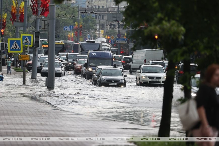На Могилев сегодня обрушился ливень. Фотофакт