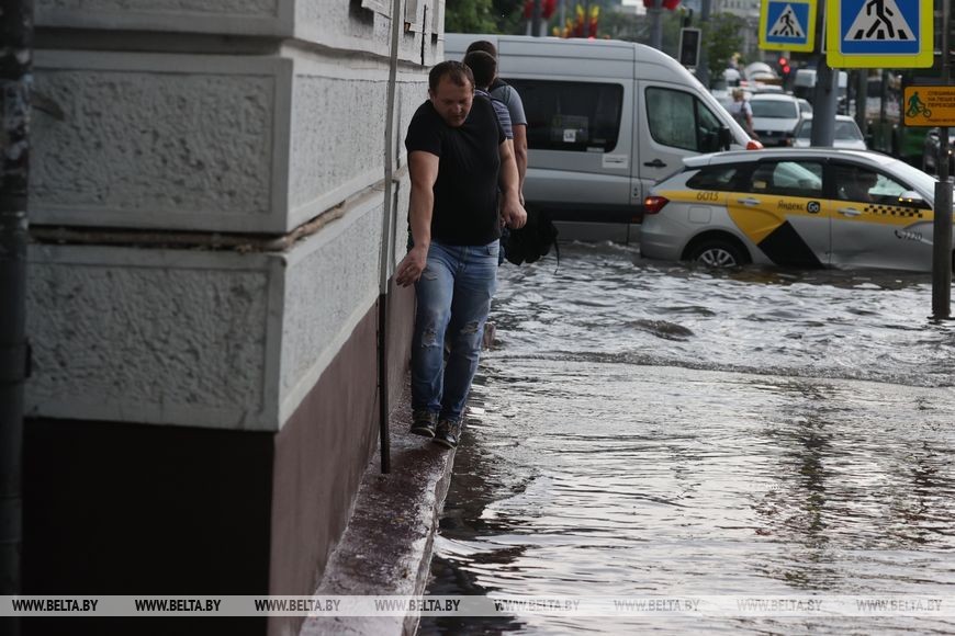 На Могилев сегодня обрушился ливень. Фотофакт
