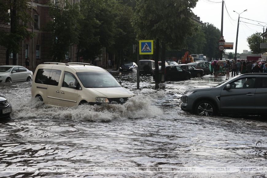 На Могилев сегодня обрушился ливень. Фотофакт
