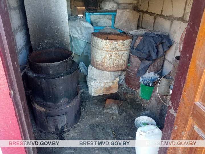 В Брестской области ликвидировали мини-завод по производству самогона