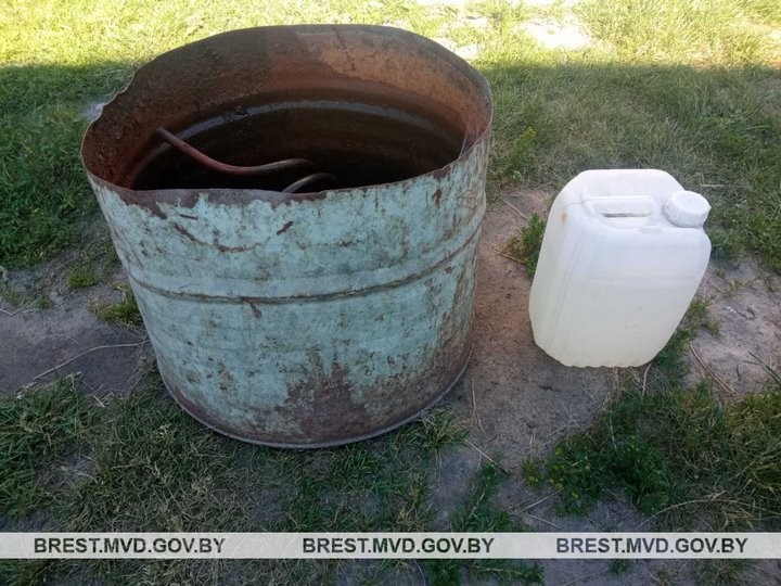 В Брестской области ликвидировали мини-завод по производству самогона