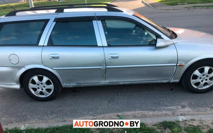 Розыск: у владельца украли ключи, пока он спал в палатке на озере, и увели Opel