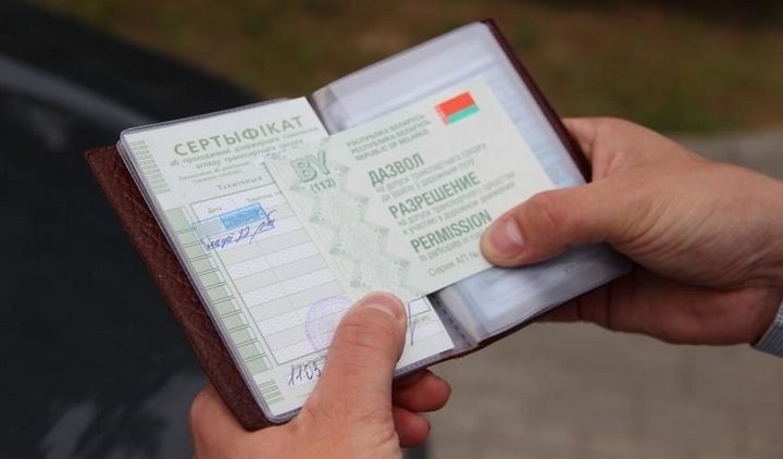 Деньгами или спиртным: в Гродно инженер-диагност набрал 40 взяток за прохождение техосмотра