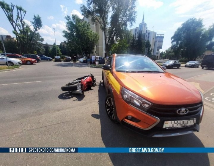 Водитель такси сбила мотоциклиста в Бресте