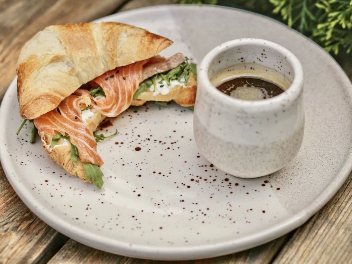 Невероятно вкусные фирменные вафли и кофе наивысшего качества. Двухэтажная кофейня «Таполі» по ул. 17 сентября приглашает брестчан в гости