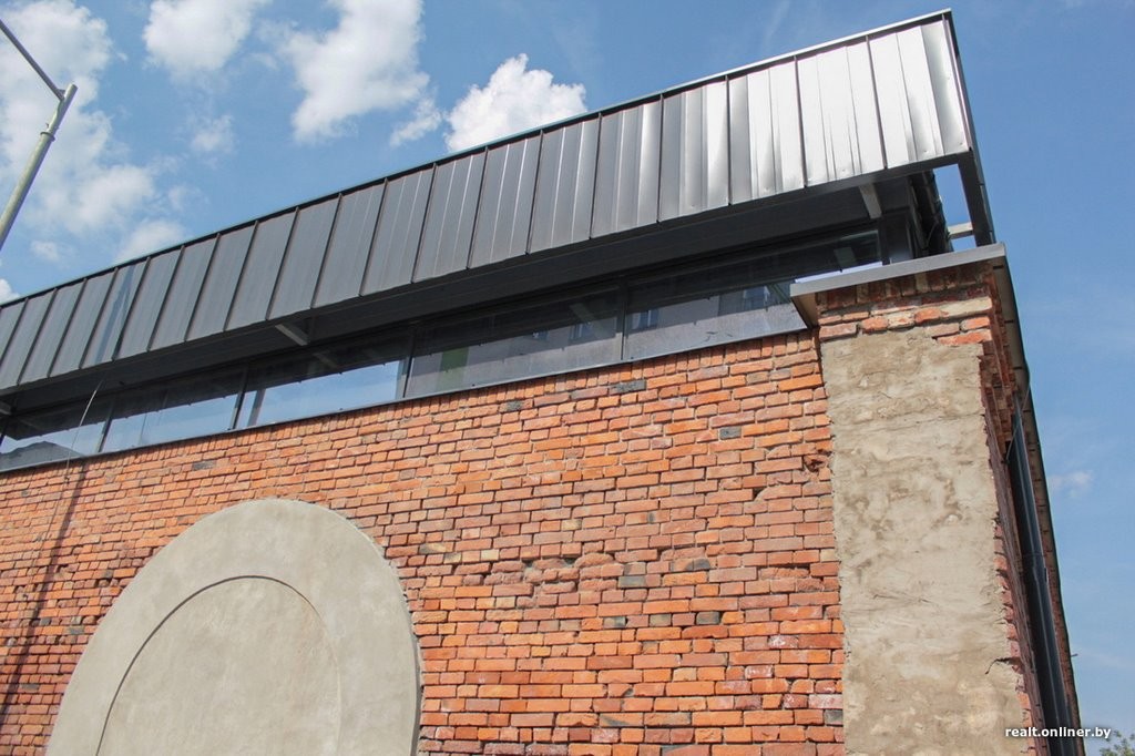 Как сохранить историческое здание, но сделать его современным? Смотрим на примере Бреста