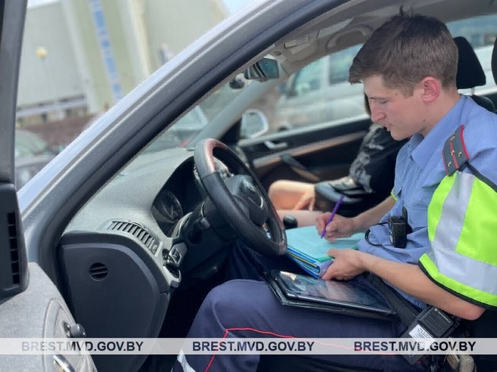 ГАИ Бреста проверила, кто паркуется на местах для инвалидов