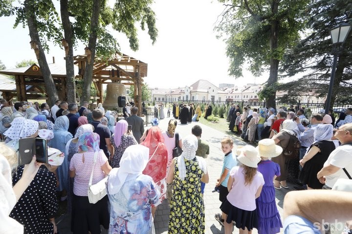 В Беларуси освятили самый большой в стране колокол. Вот где он находится