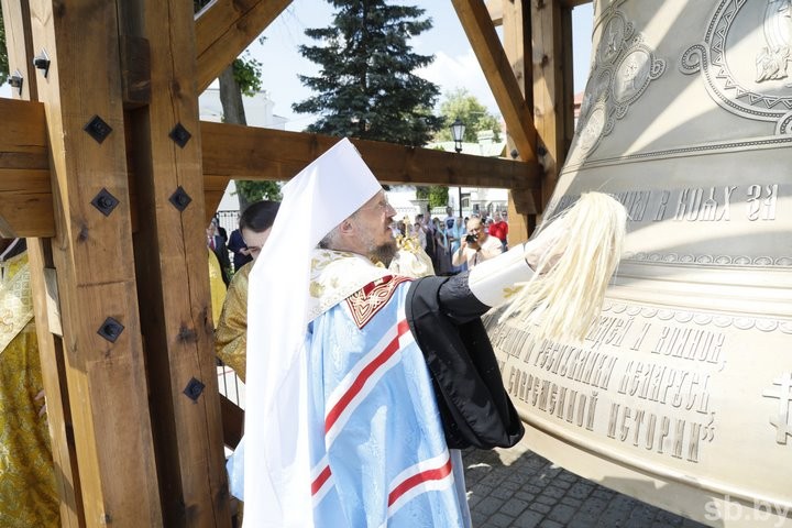 В Беларуси освятили самый большой в стране колокол. Вот где он находится