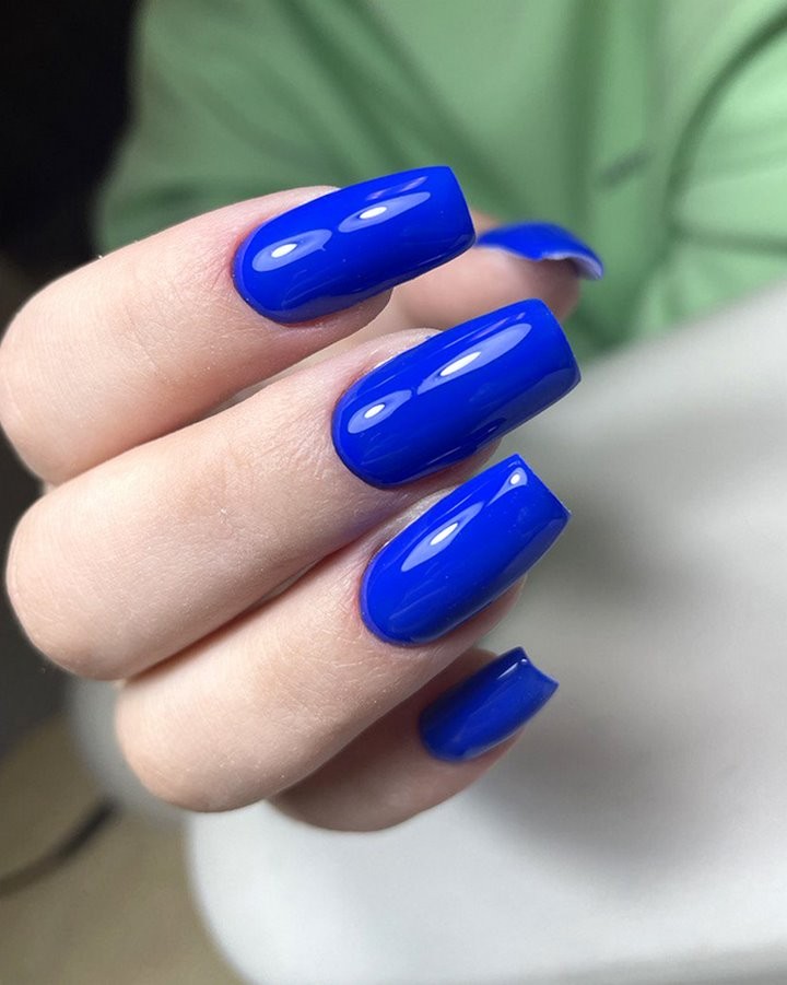 «Первое время брал по 5 рублей». В свои 18 лет парень делает маникюр лучше многих женщин-мастеров