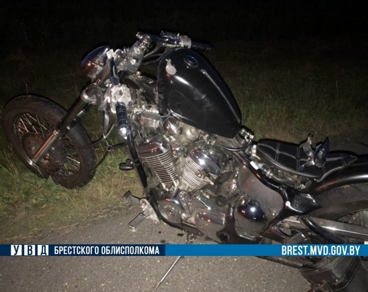 Байкер упал на проезжую часть на трассе М1 в Брестской области