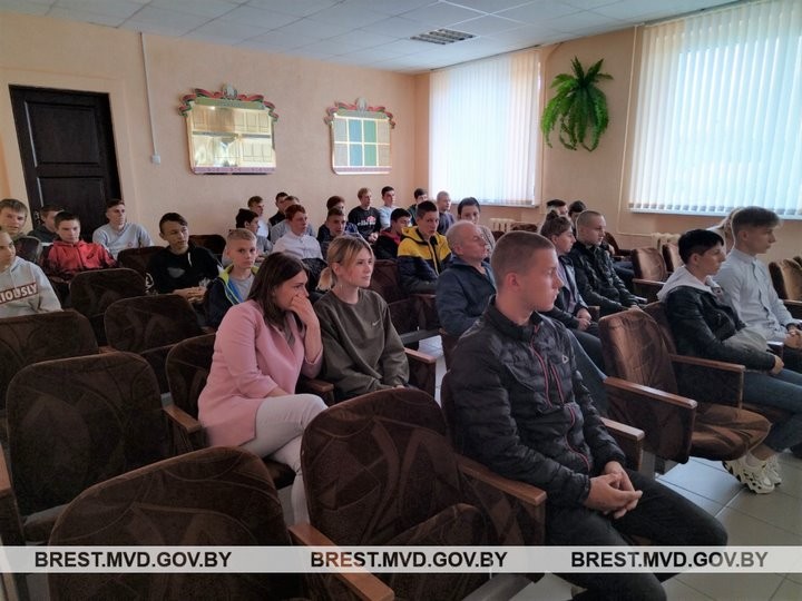 В Брестской области подросток разбил окно жилого дома. Как его наказали?