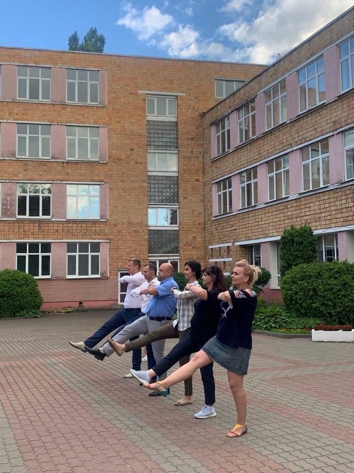 Юнармейцы разных поколений отстоят Вахту Памяти у Вечного огня в Брестской крепости