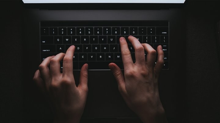 В Беларуси неизвестный отправил 10-летней девочке порноснимки в соцсети