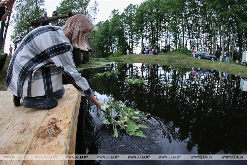 Праздник Ивана Купалы собрал в Беловежской пуще сотни гостей