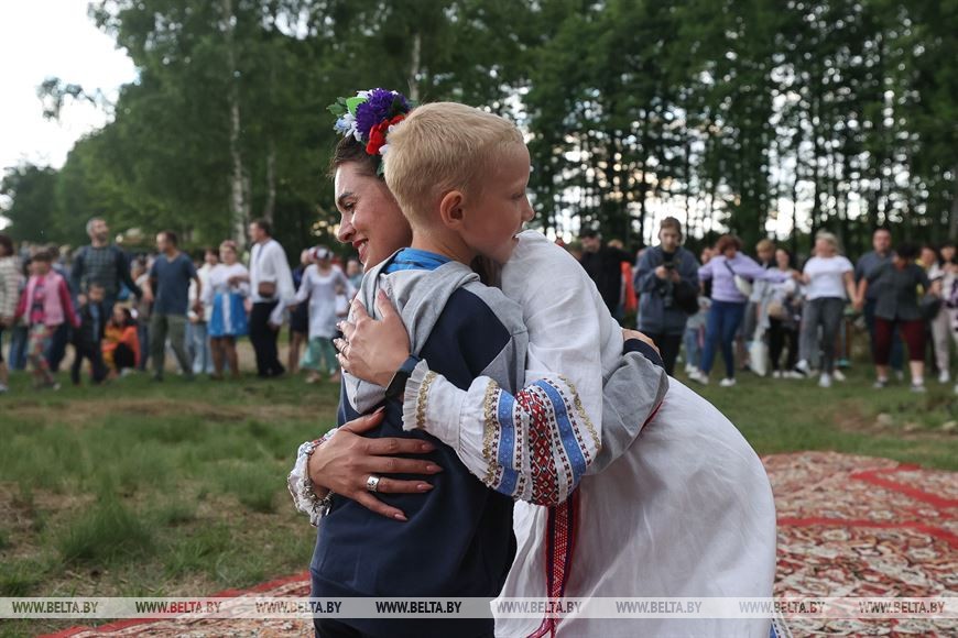 Праздник Ивана Купалы собрал в Беловежской пуще сотни гостей