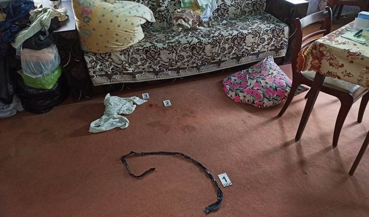 Знакомство в интернете привело к трагедии.  В Беларуси мужчина ударил девушку ножом в живот и связал скотчем