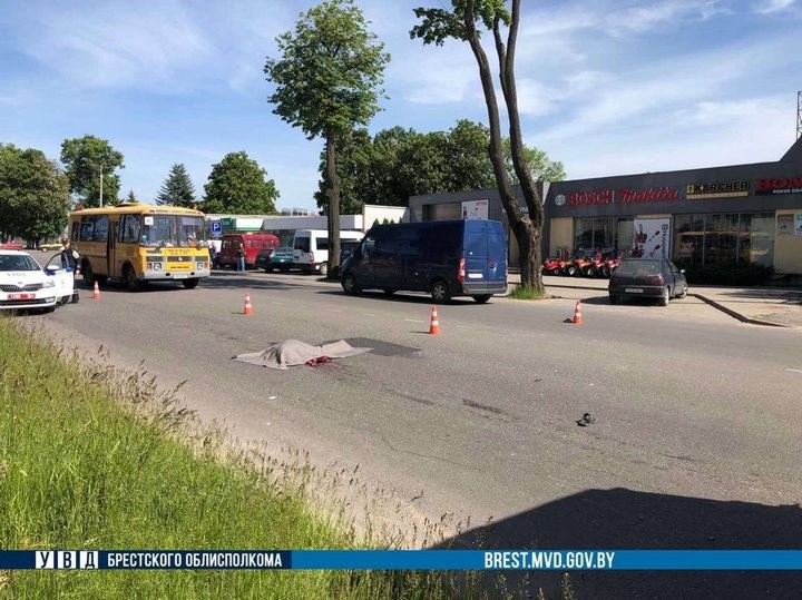 В Брестской области мужчина погиб под колесами грузовика. Видео не для слабонервных