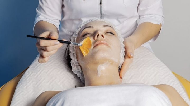 Сколько зарабатывает косметик и насколько востребована эта профессия в Беларуси