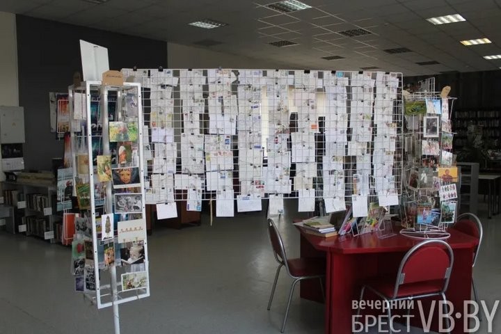 Открываем мир через почтовые карточки. В Бресте работает уникальная выставка «Счастливый посткроссинг»